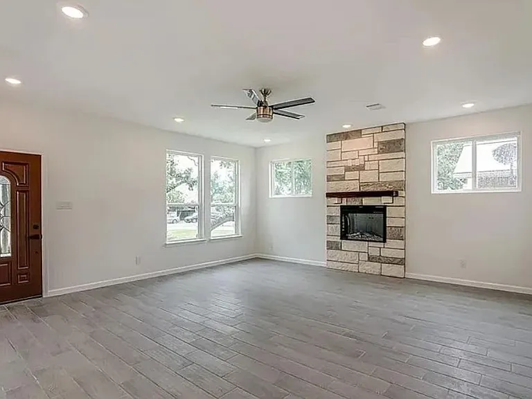 1583 Bonnyview Dr — Photo 4