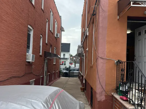 863 East 49th Street image 32 of 33