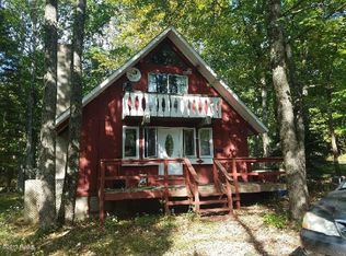 207 Forest Dr, Lords Valley, PA 18438