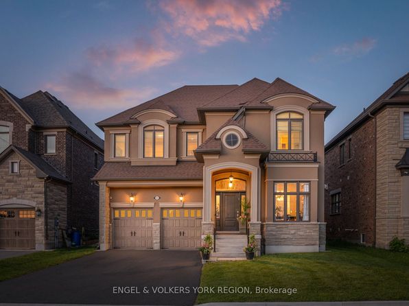 11 Cairns Gate, King, ON L7B 0P5