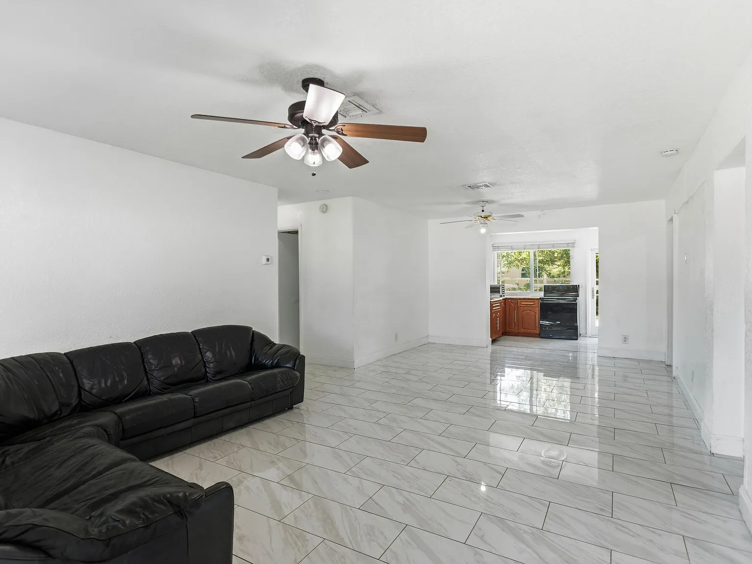 4 bed, 2.0 bath, 1409 sqft, $3,300 — Photo 2