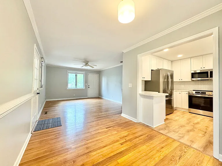 1600 Piper Pl — Photo 5