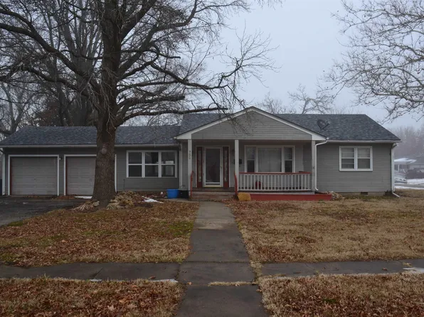 730 Prospect St, Osage City, KS 66523