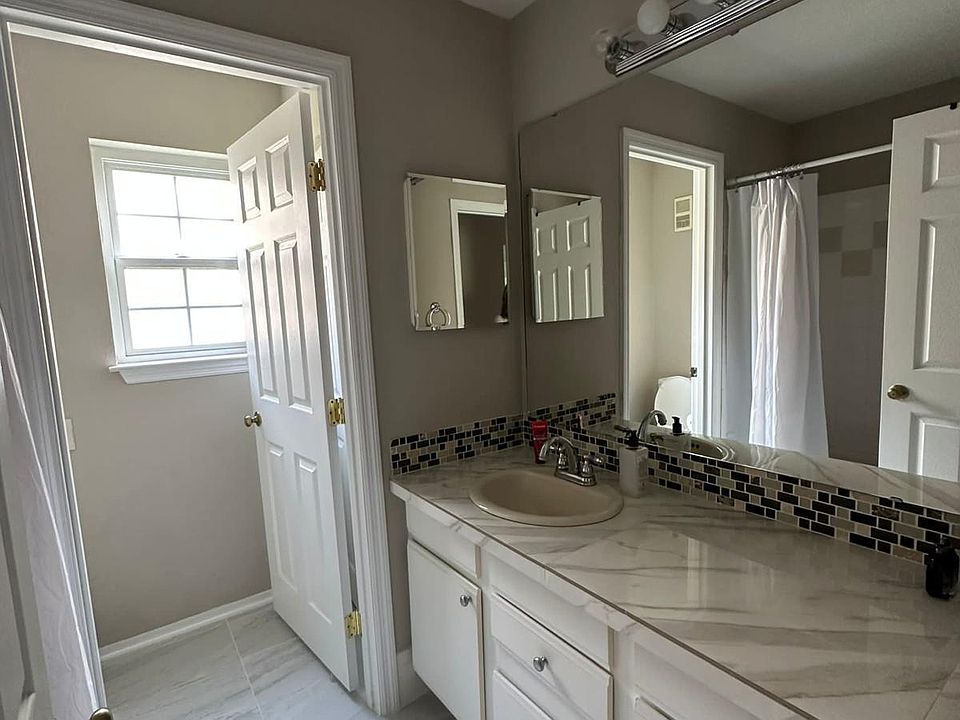 2nd image of 13810 SUTTON PARK Drive N #521