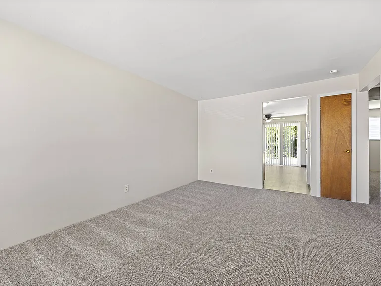 701 Oak St — Photo 5