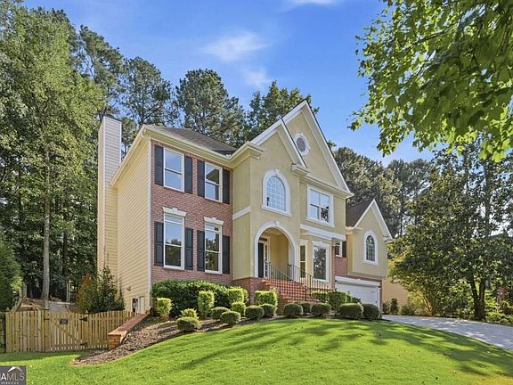 3rd image of 4364 Aldenham Way