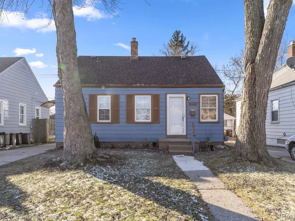 19468 Woodside St, Harper Woods, MI 48225