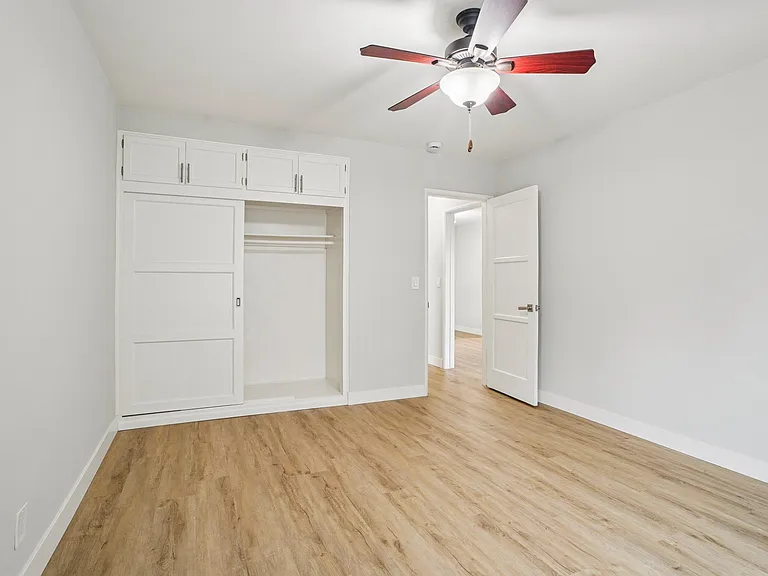 Hollypark Knolls Apartments — Photo 34