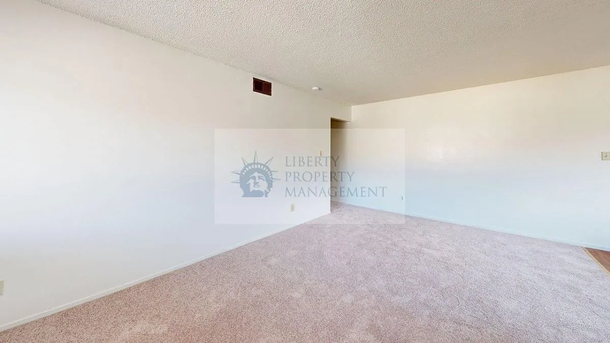 2 bed, 924 sqft, $1,550 — Photo 3