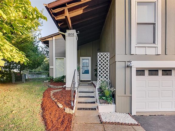 2nd image of 1808 Dandridge Dr