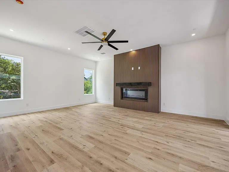 1032 W 17th St #A — Photo 15