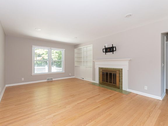 4th image of 2226 Lorraine Ave