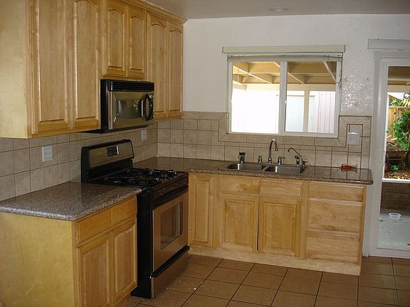 4th image of 14911 McVay Ave
