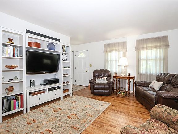 2nd image of 823 Eastland Dr
