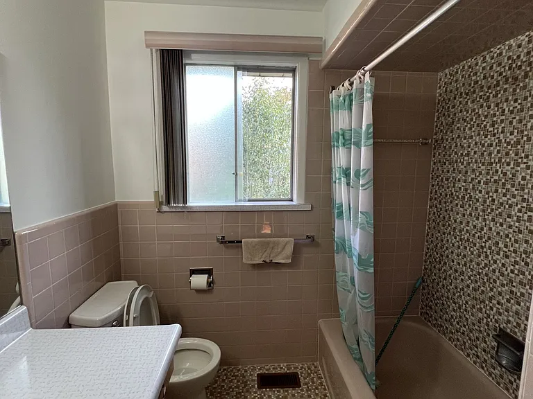 444 Longmore St #MAIN — Photo 9