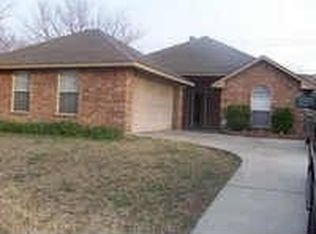 110 Meadowcrest Dr, Terrell, TX 75160