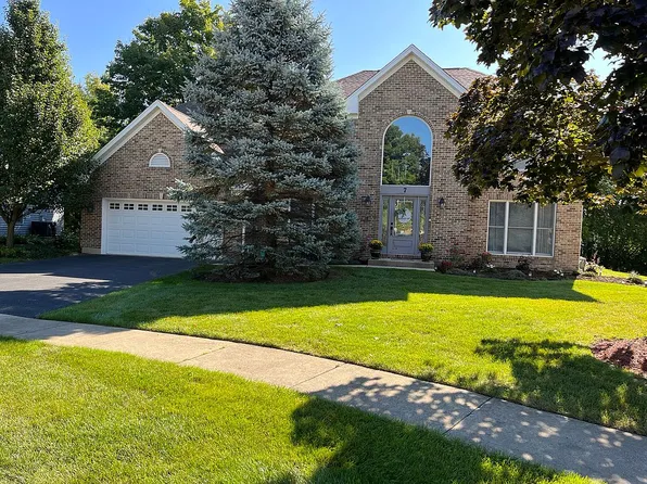 7 Fernwood Ct, Cary, IL 60013