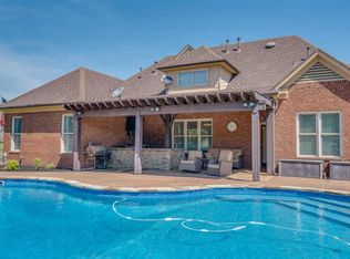 215 Meadow Ridge Dr, Lakeland, TN 38002