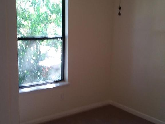 3rd image of 3 Elm Ave SE APT D