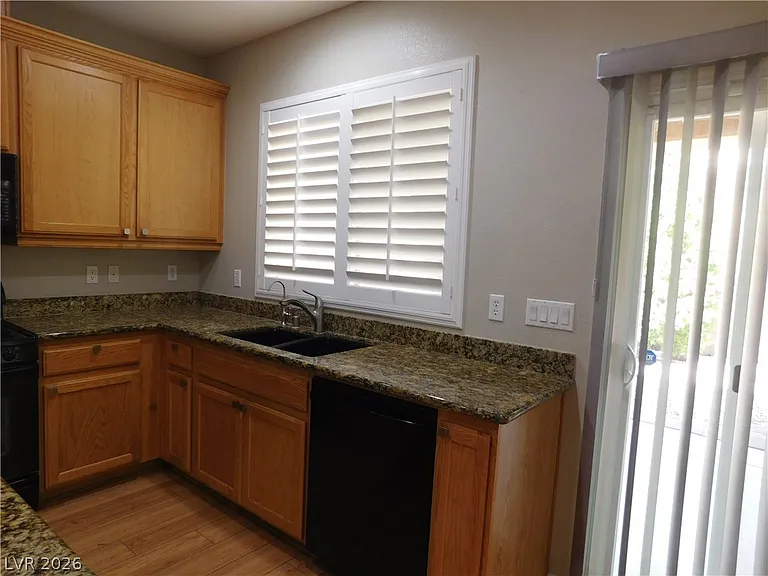 913 Ambrosia Dr — Photo 6