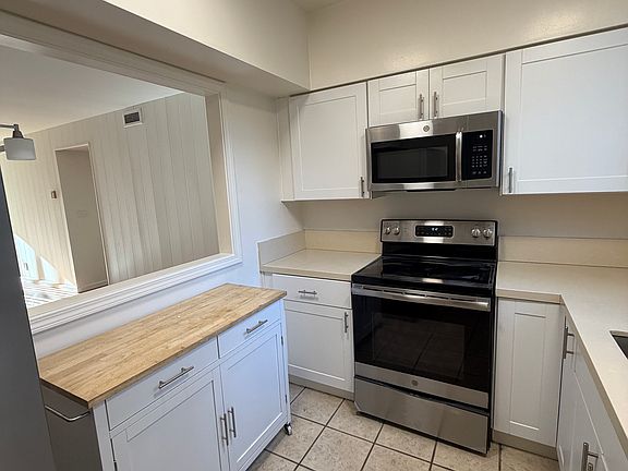 2nd image of 123 E Micheltorena St APT 1