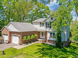 13009 Cove Ridge Dr, South Lyon, MI