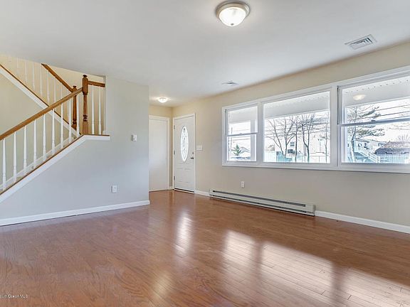 4th image of 755 Nassau Dr