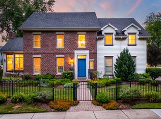 709 W Benton Ave, Naperville, IL 60540