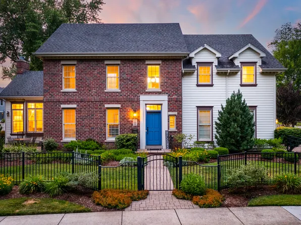 709 W Benton Ave, Naperville, IL 60540