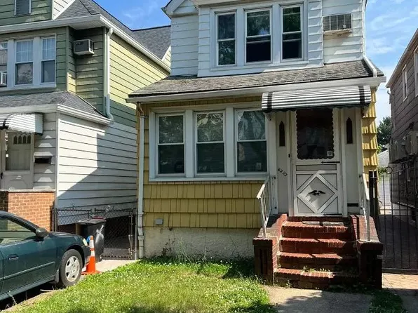 6222 80th Rd, Glendale, NY 11385