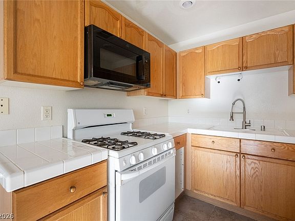 5th image of 325 Amber Pine St APT 205