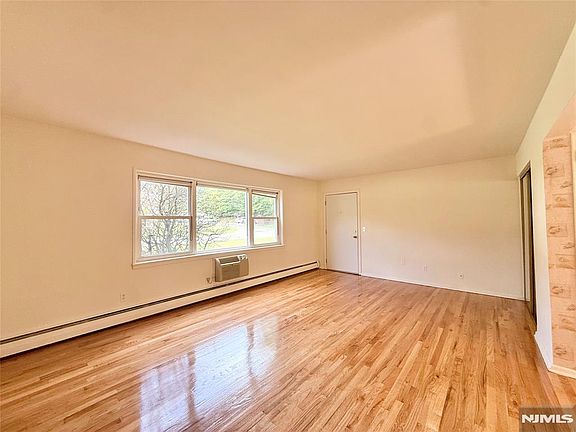 3rd image of 8 Rolling Ridge Road #A