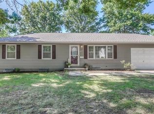1017 E Wea St, Paola, KS 66071
