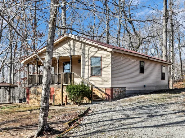 335 Country Ln, Dover, TN 37058