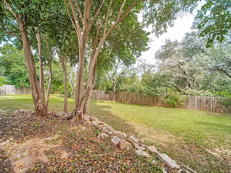 313 Sagecrest Dr — Photo 24