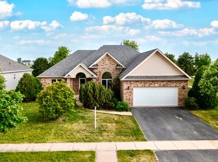 921 Republic Ave, Sycamore, IL 60178