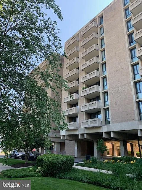 300 M St SW #N411 photo 1