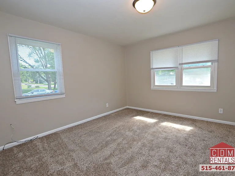 3306 E 36th Ct — Photo 8