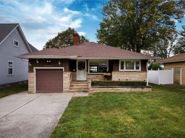 28701 Cresthaven Dr, Willowick, OH 44095