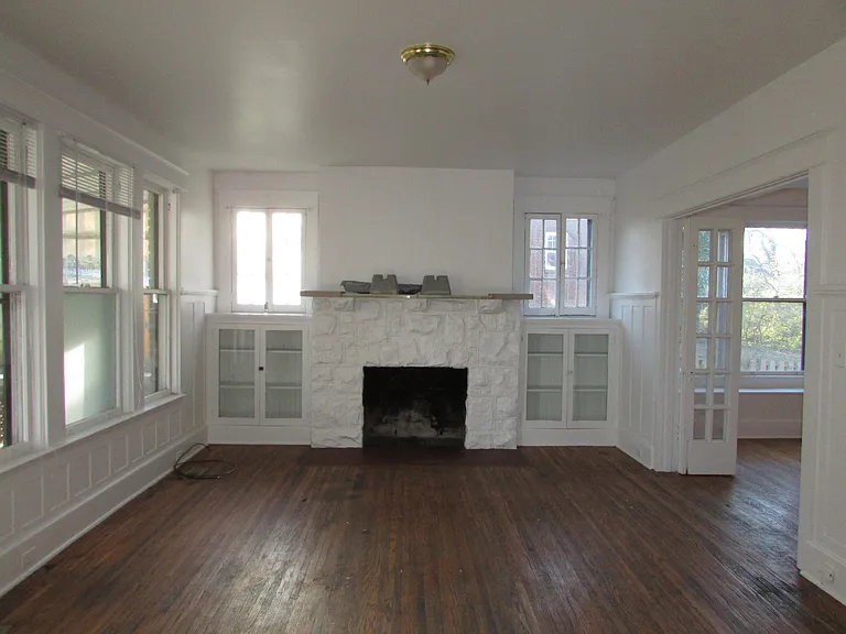 3100 Vanderbilt Pl #1 — Photo 3