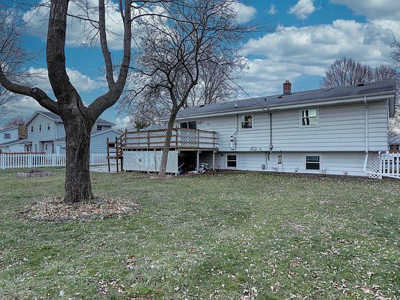 3rd image of 2033 Laura Ln
