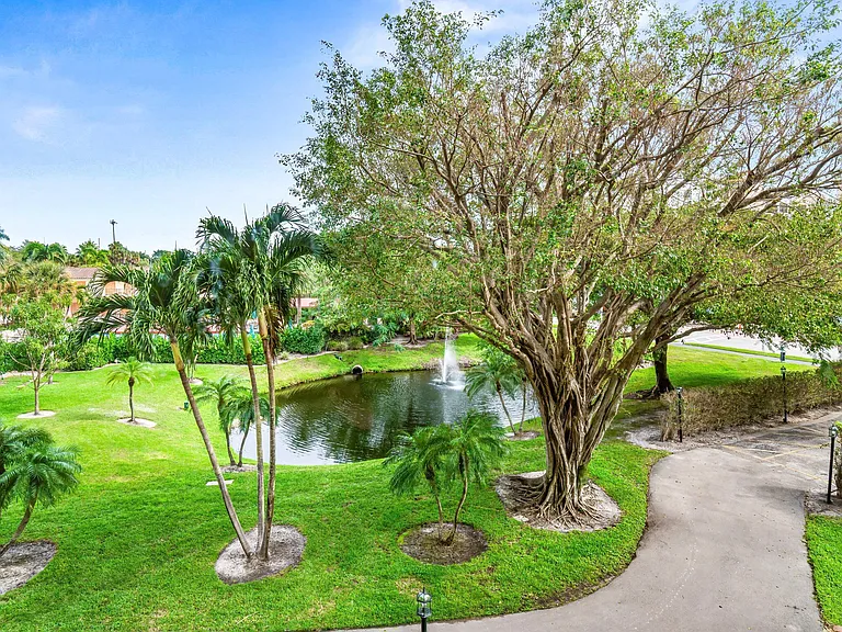 7201 Promenade Dr E #302 — Photo 37