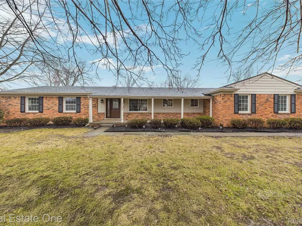32363 Olde Franklin Dr, Farmington Hills, MI 48334