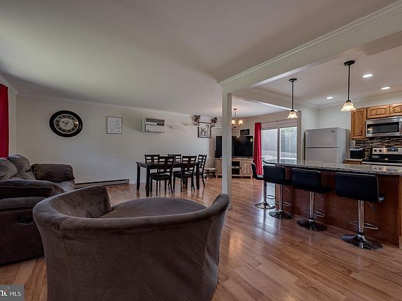 4th image of 14 Howard Ave
