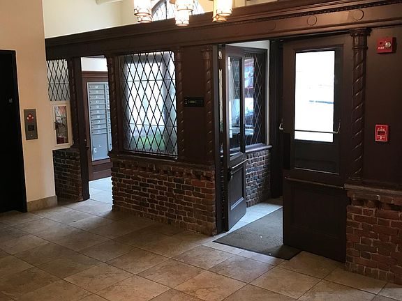 3rd image of 535 Locust St APT 405