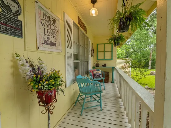 280 The Woods Rd, Coldspring, TX 77331