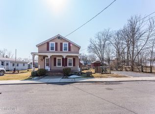 15 Pond St, Victory Mills, NY 12884