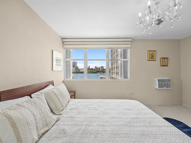 1035 Avenue Ashford #303 — Photo 11