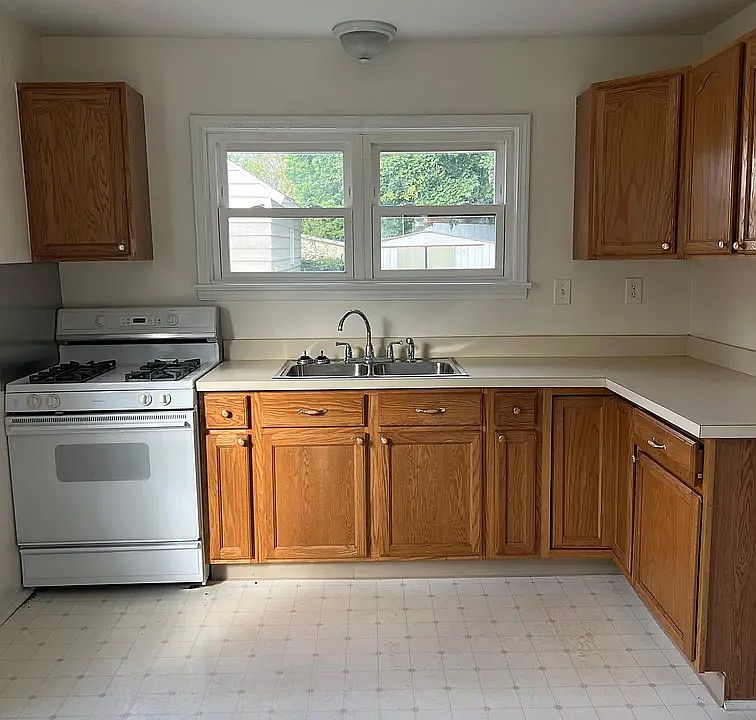 1st image of 233 William St