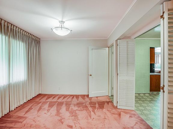 5th image of 522 Guildford Ave